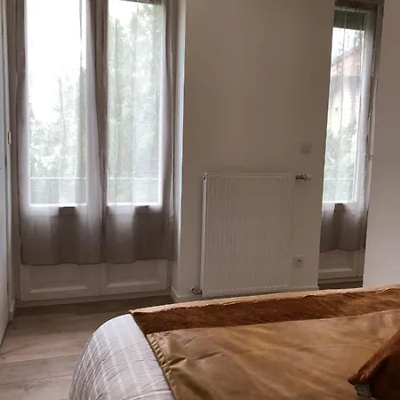 La Maison De La Douce Heure, 4 Appartements Climatises Avec Jardin Au Centre Ville Proche Des Thermes Lons-le-Saunier Exterior foto