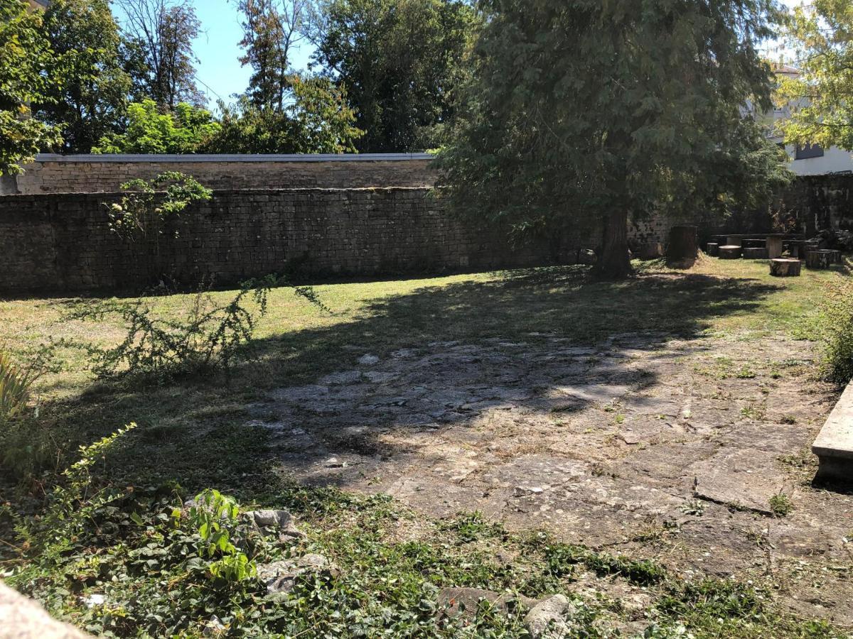 Appartement La Maison, 4 3 étoiles Climatisés Au Centre Avec Jardin Proche Du Parc Et Des Thermes Lons-le-Saunier